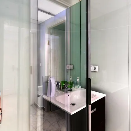 Essence Διαμέρισμα *